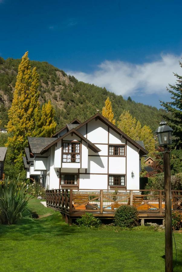 Apartahotel & La Fontaine - By Rotui San Martín de los Andes